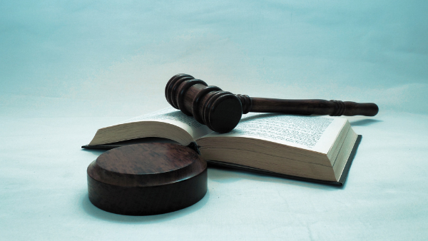 En dommerhammer som nettopp har blitt brukt i en rettsak som omhandlet yrkesskadeforsikringsloven